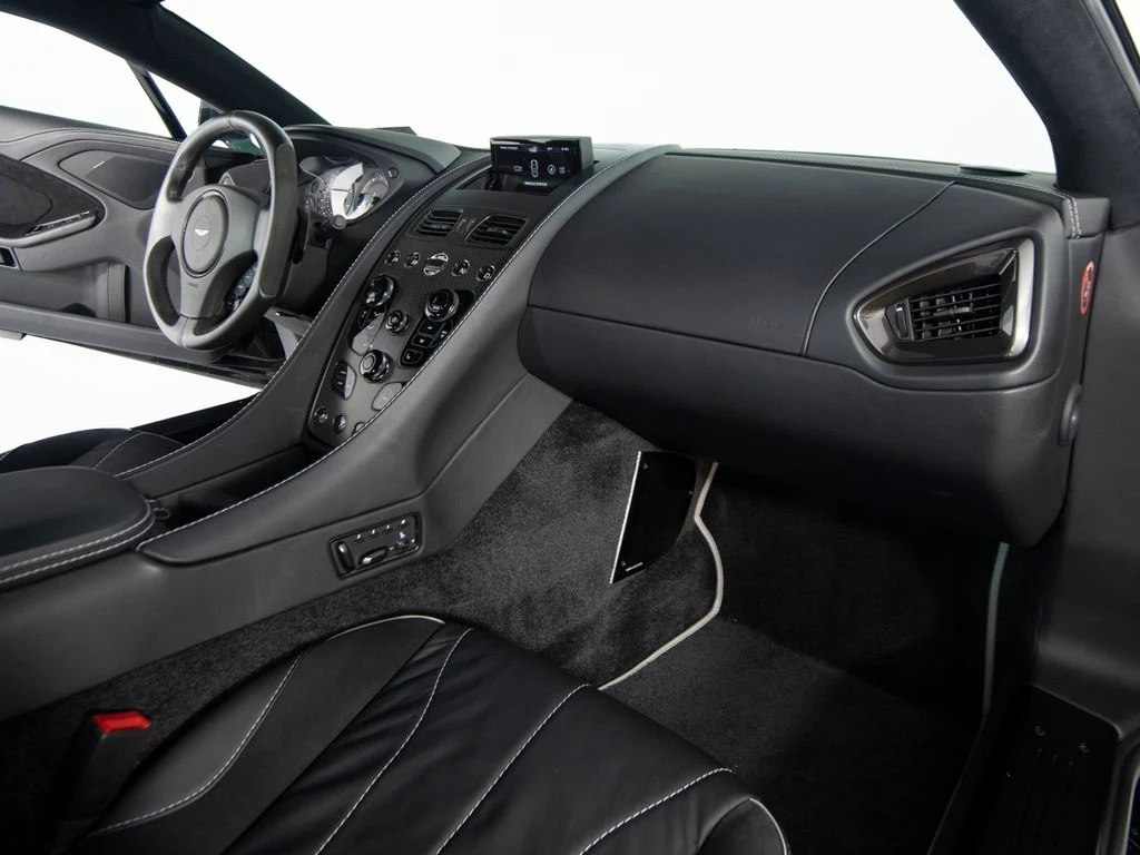2015 Aston Martin Vanquish V12, 17/30