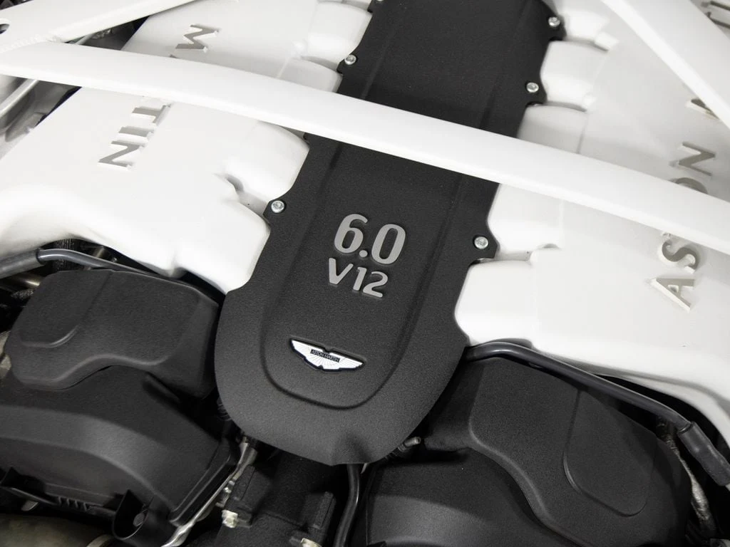 2015 Aston Martin Vanquish V12, 29/30