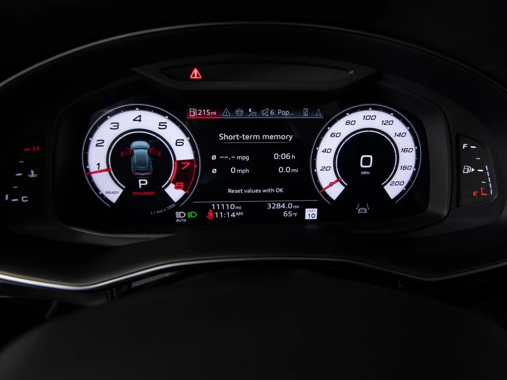 2025 Audi RS Q8 performance (4M), 11/30