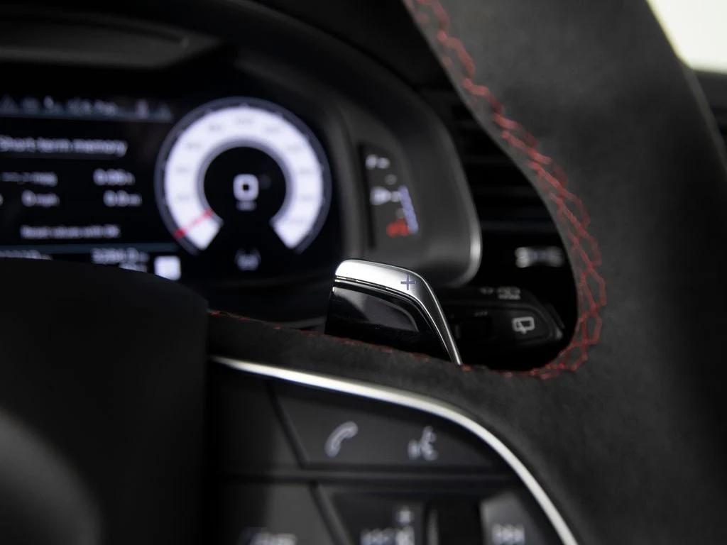 2025 Audi RS Q8 performance (4M), 12/30