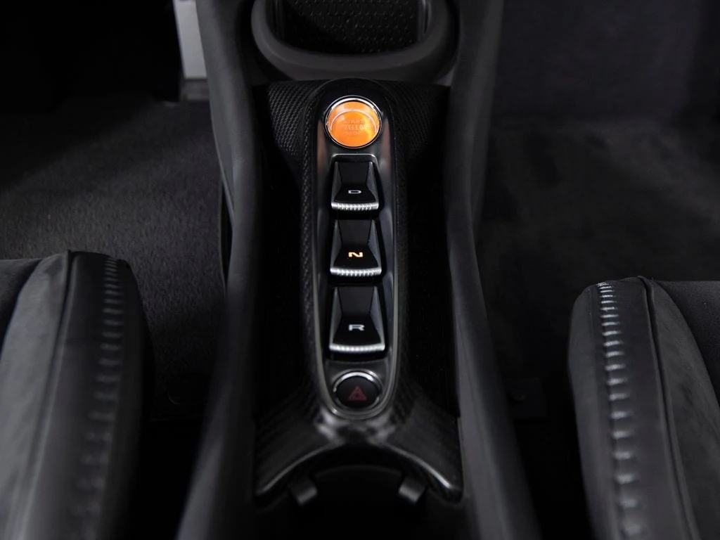 2025 McLaren Artura Spider Performance, 12/30