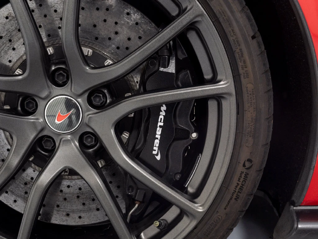2017 McLaren 570GT, 28/30
