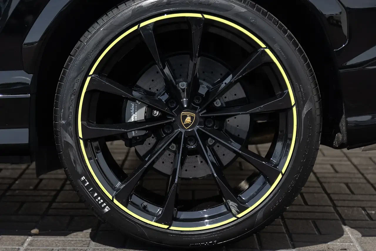2023 Lamborghini Urus S, 6/27