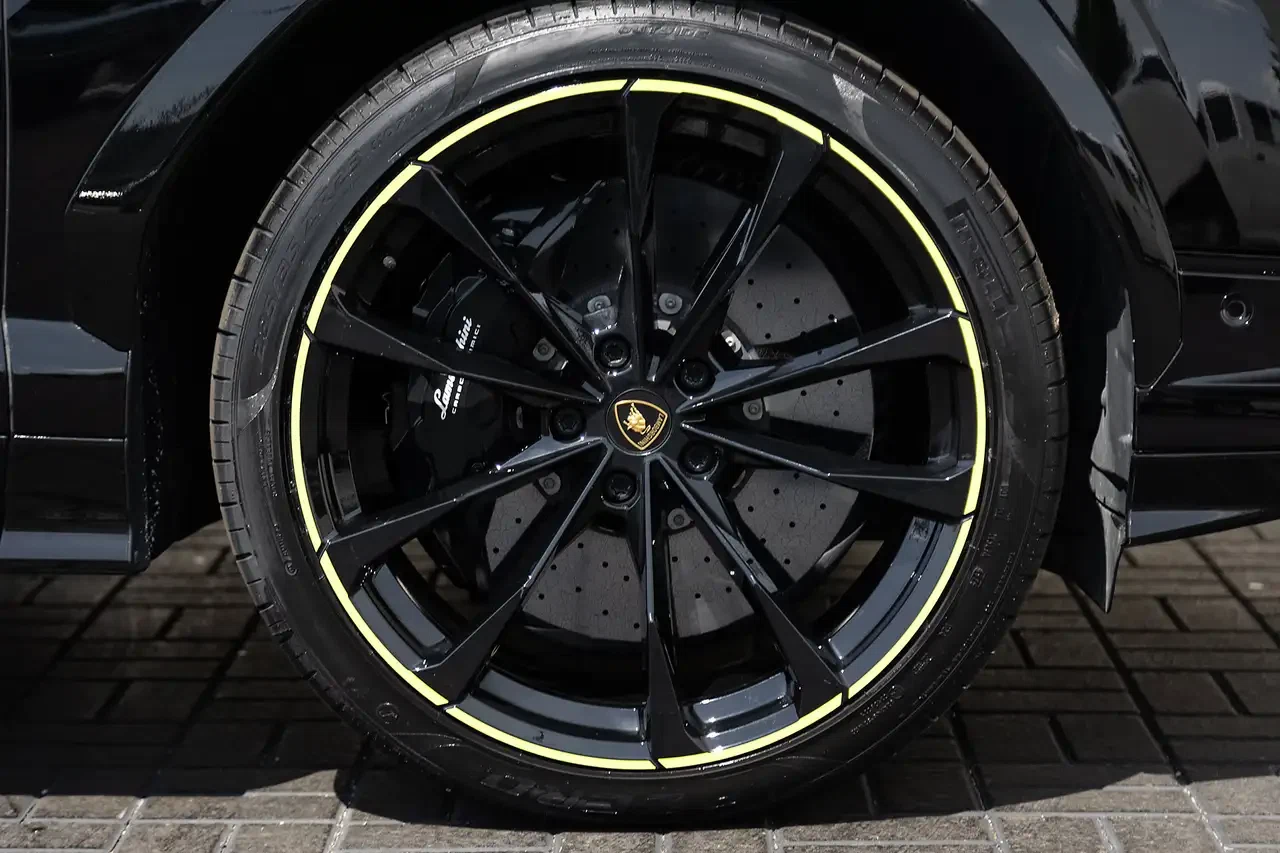 2023 Lamborghini Urus S, 8/27