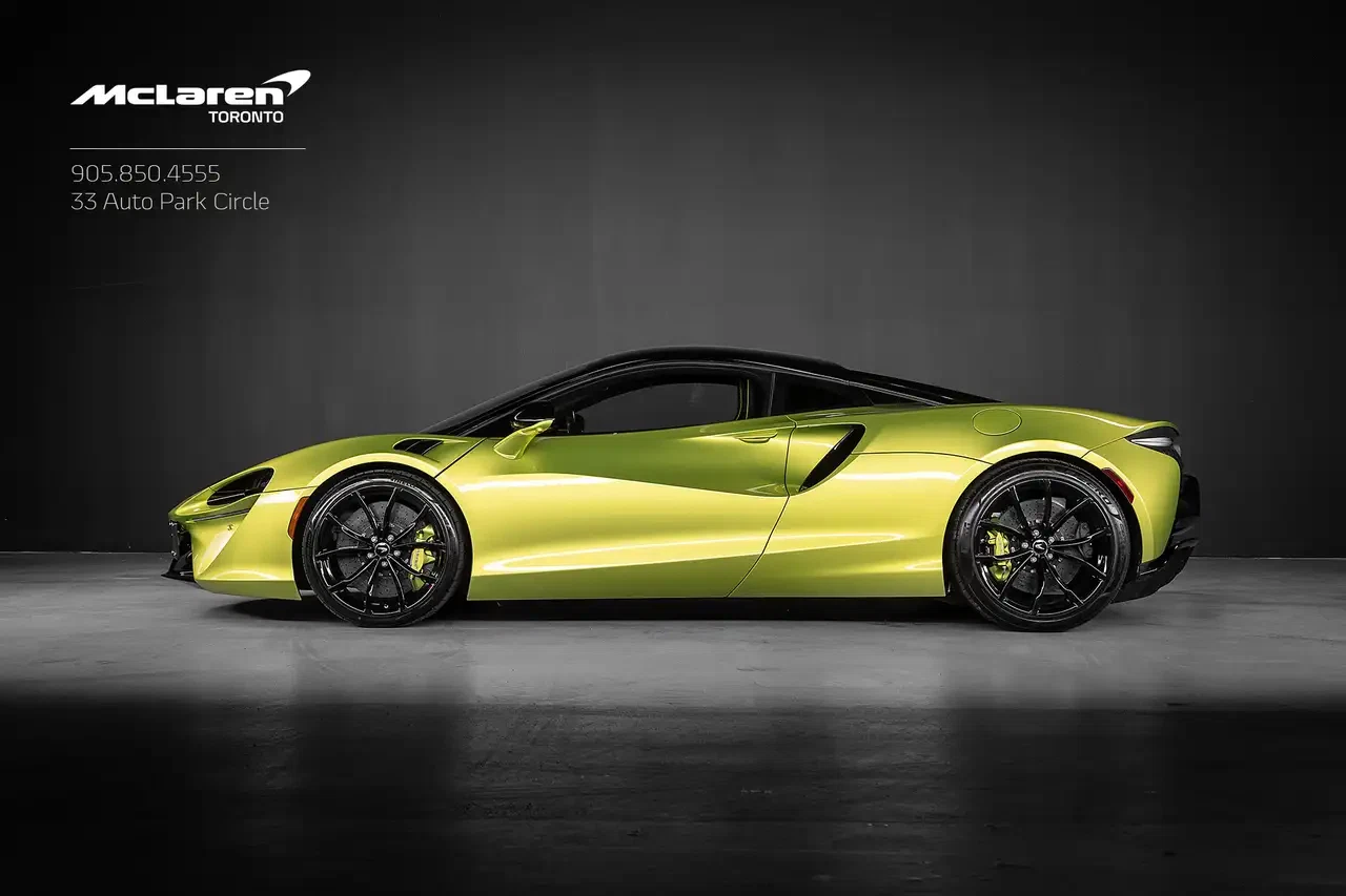 2023 McLaren Artura, 2/25