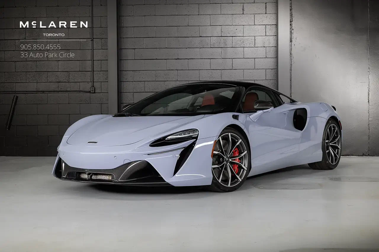 2023 McLaren Artura | McLaren Toronto