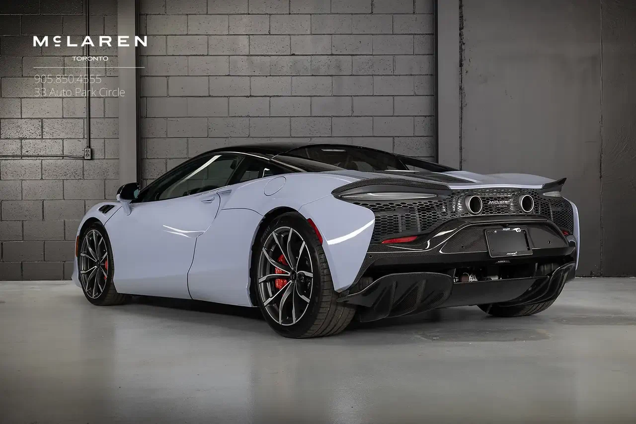 2023 McLaren Artura, 3/28