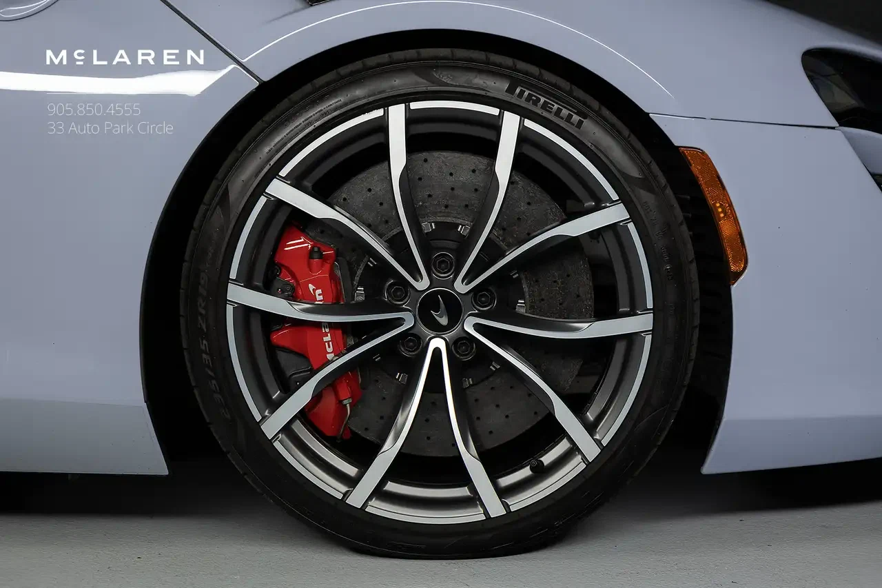 2023 McLaren Artura, 8/28