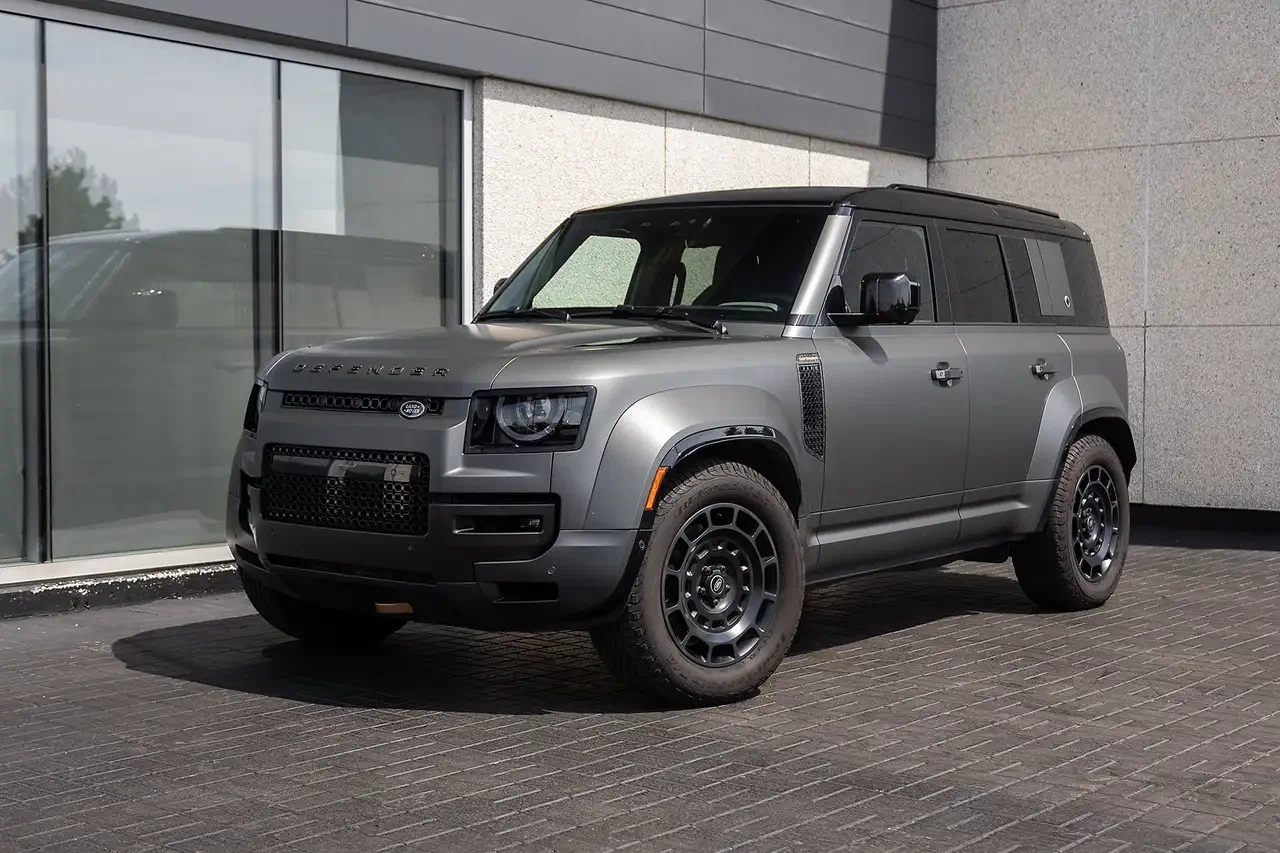 2025 Land Rover Defender 110 P635 OCTA | McLaren Toronto