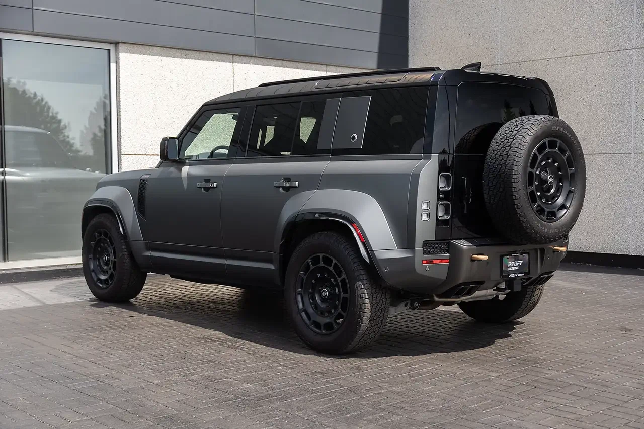 2025 Land Rover Defender 110 P635 OCTA, 3/29