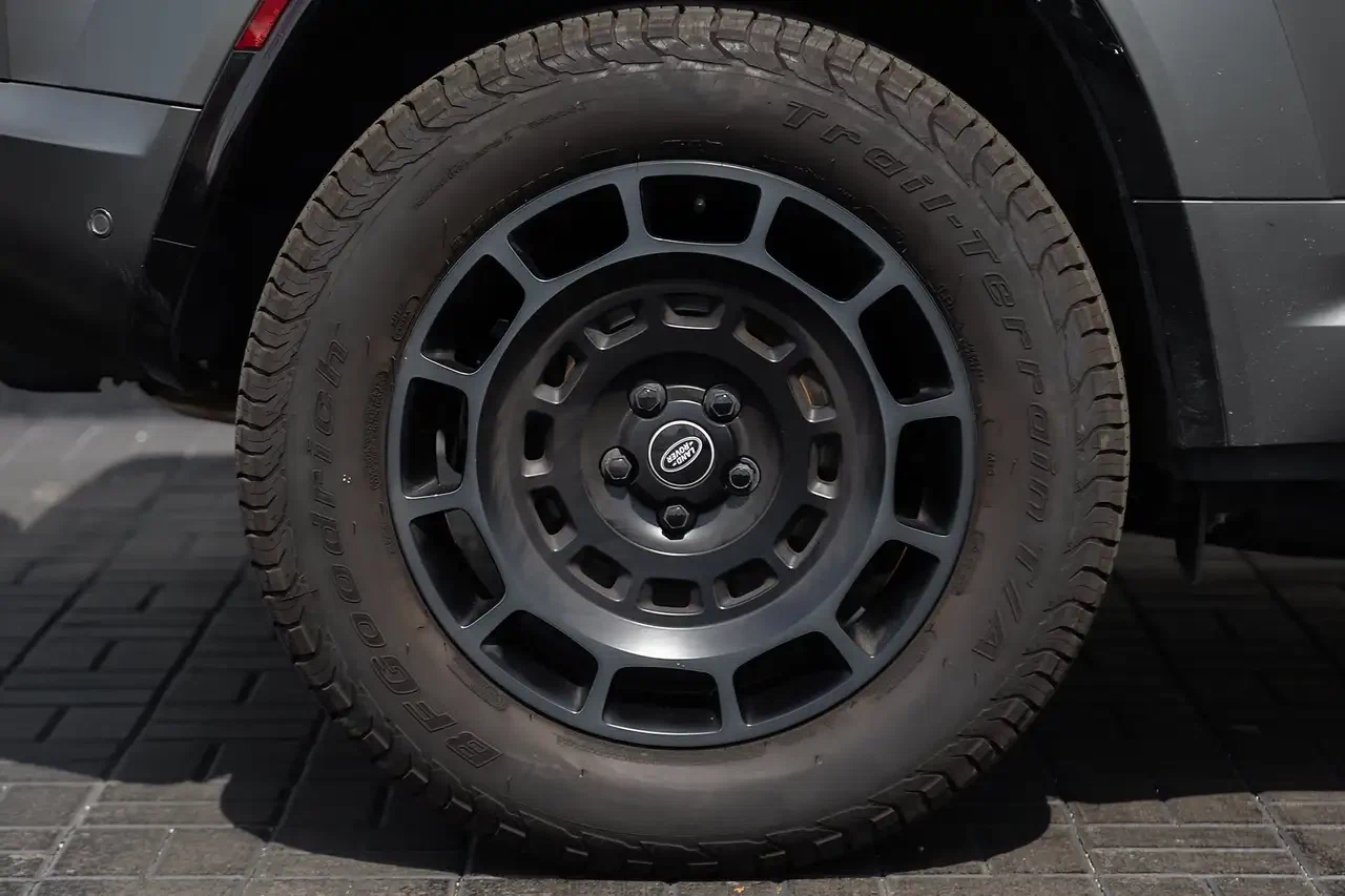 2025 Land Rover Defender 110 P635 OCTA, 7/29