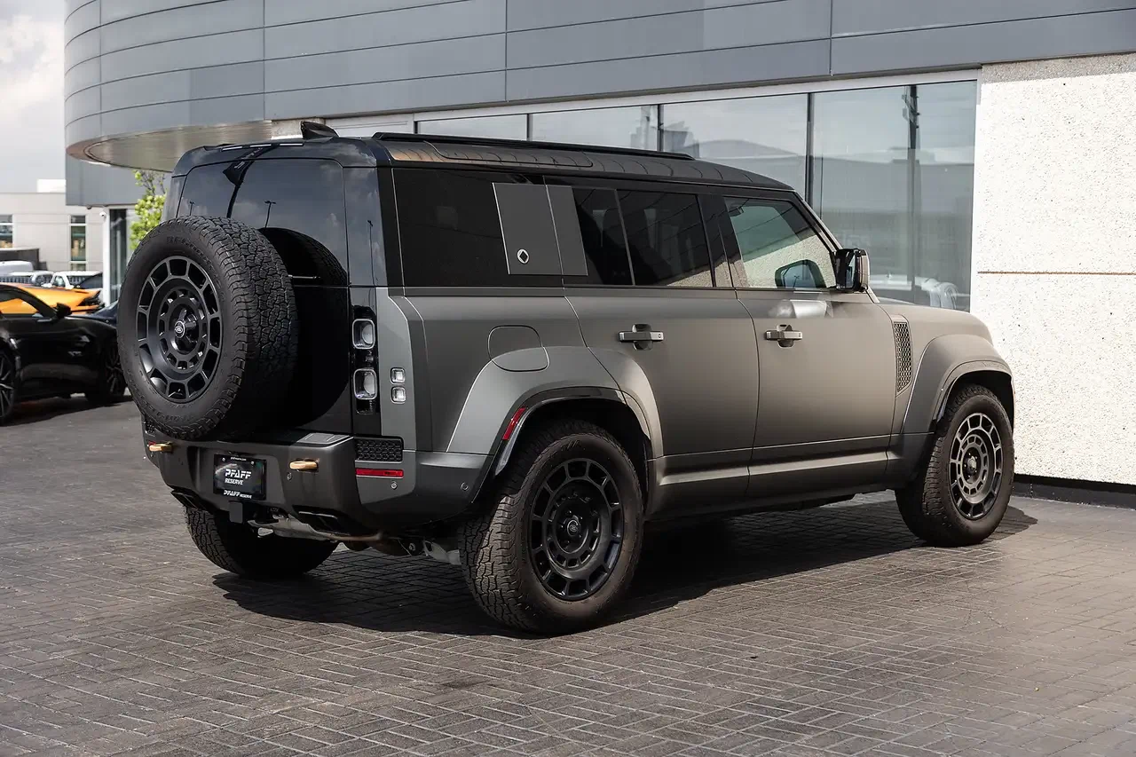 2025 Land Rover Defender 110 P635 OCTA, 9/29