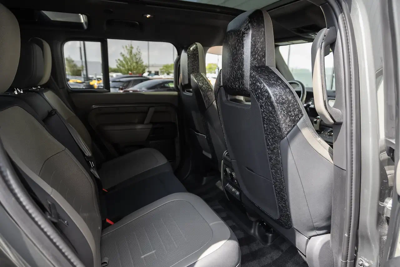 2025 Land Rover Defender 110 P635 OCTA, 18/29
