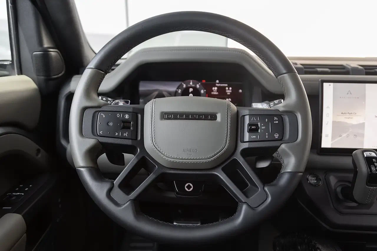 2025 Land Rover Defender 110 P635 OCTA, 20/29