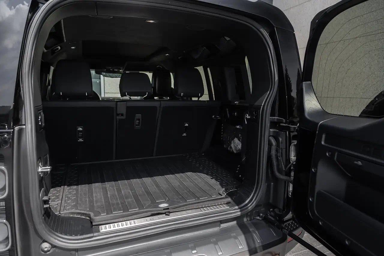2025 Land Rover Defender 110 P635 OCTA, 27/29
