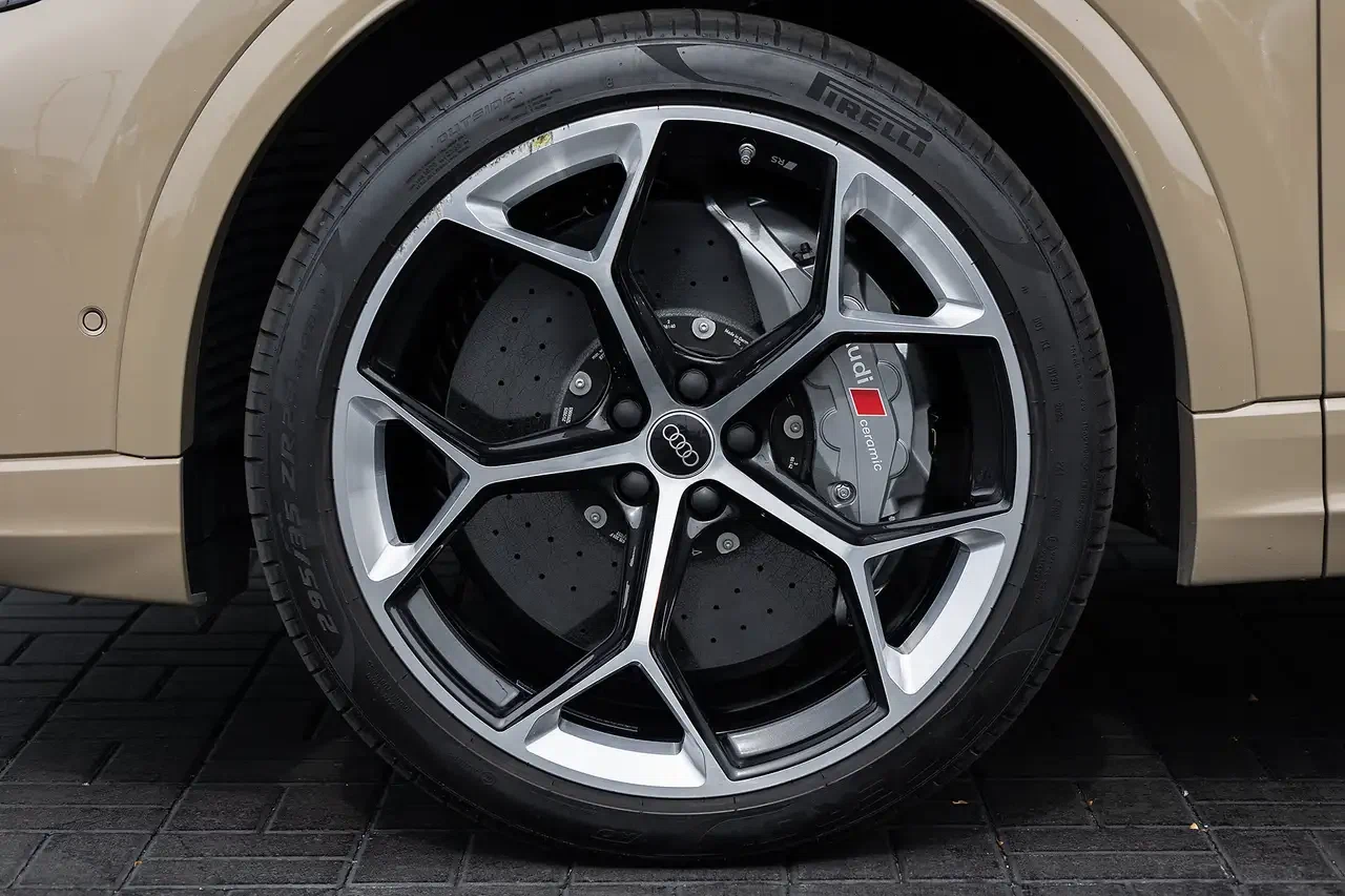 2025 Audi RS Q8 performance, 5/28