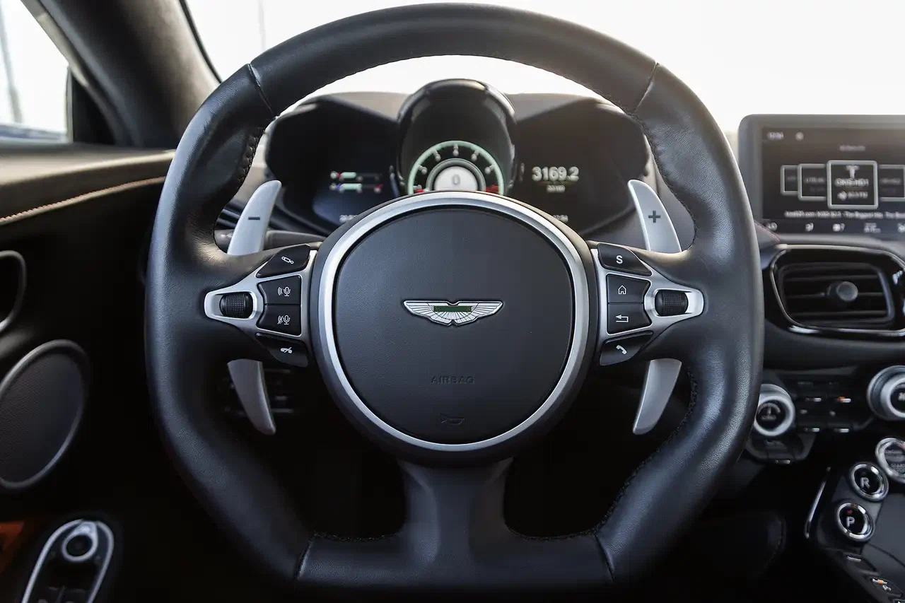 2020 Aston Martin Vantage V8 (AM6), 18/25