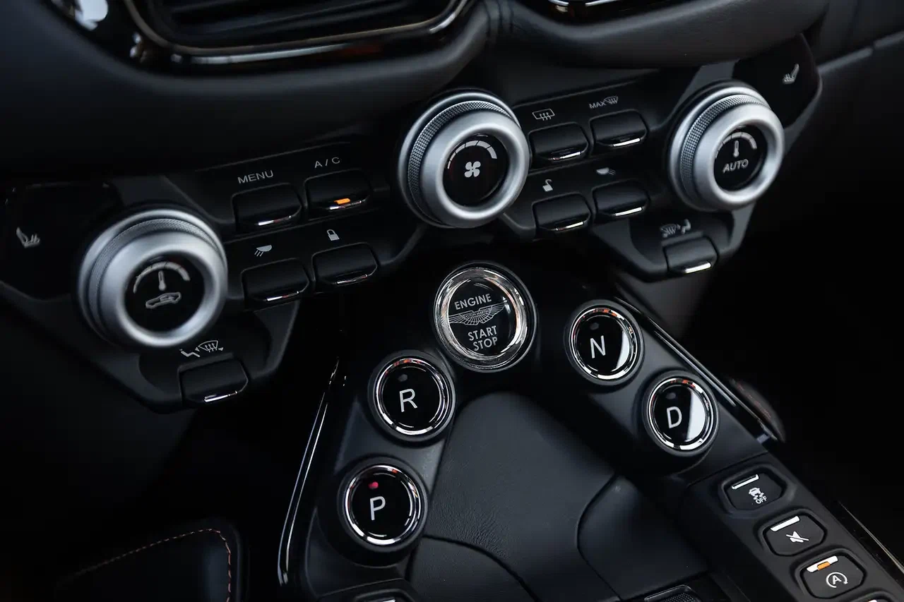 2020 Aston Martin Vantage V8 (AM6), 20/25