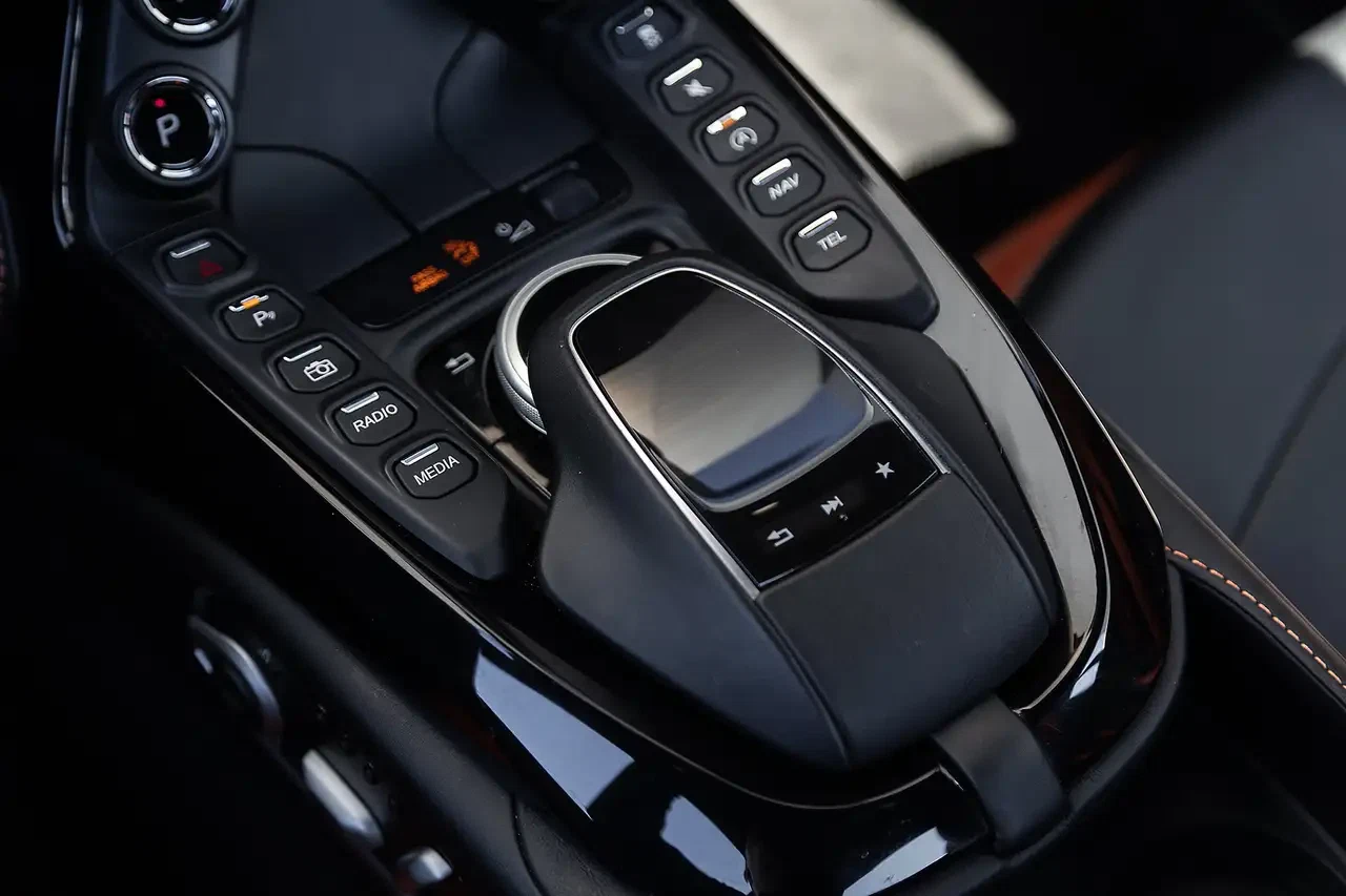 2020 Aston Martin Vantage V8 (AM6), 21/25