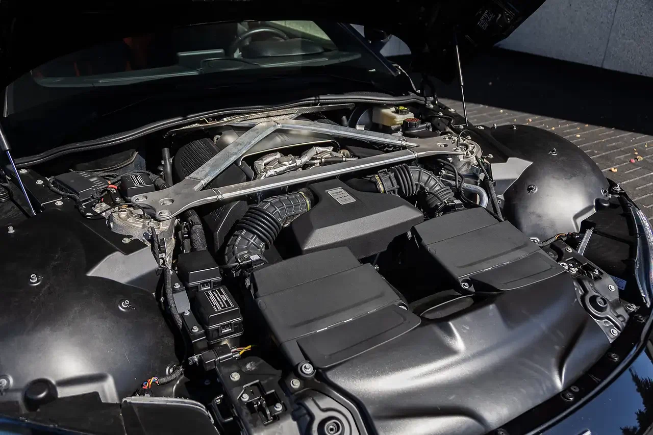 2020 Aston Martin Vantage V8 (AM6), 24/25