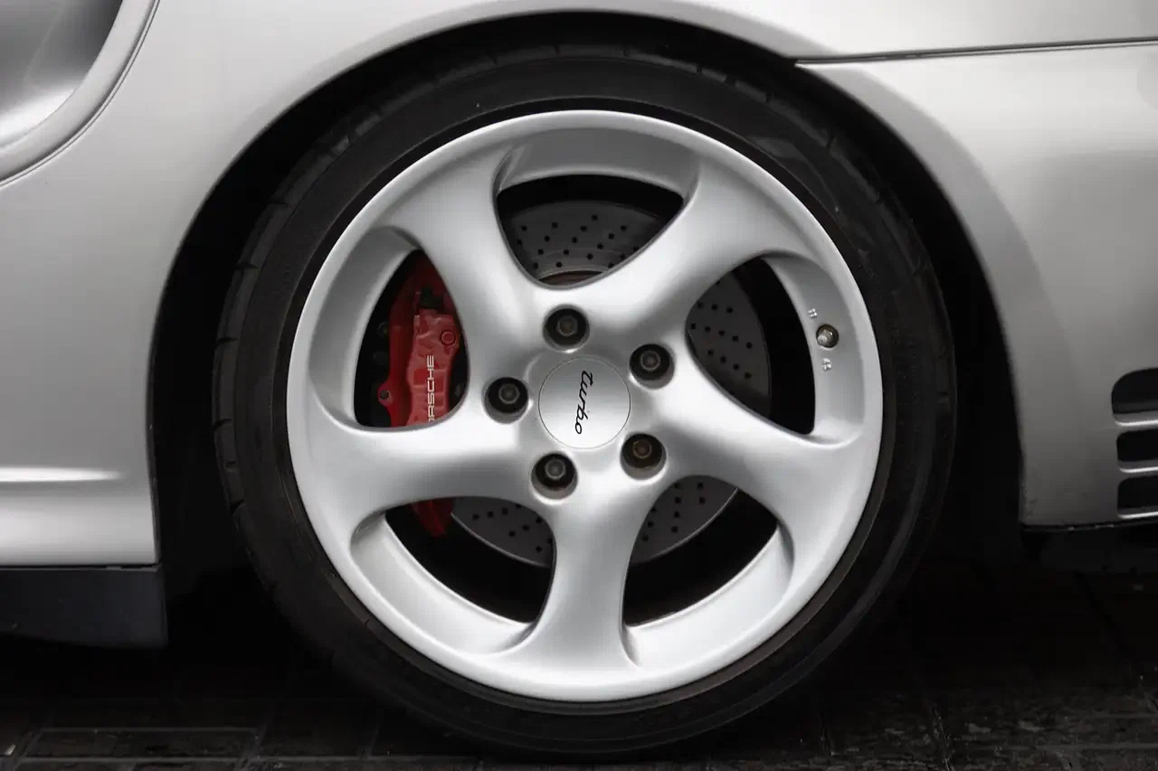 2001 Porsche 911 Turbo (996), 6/27