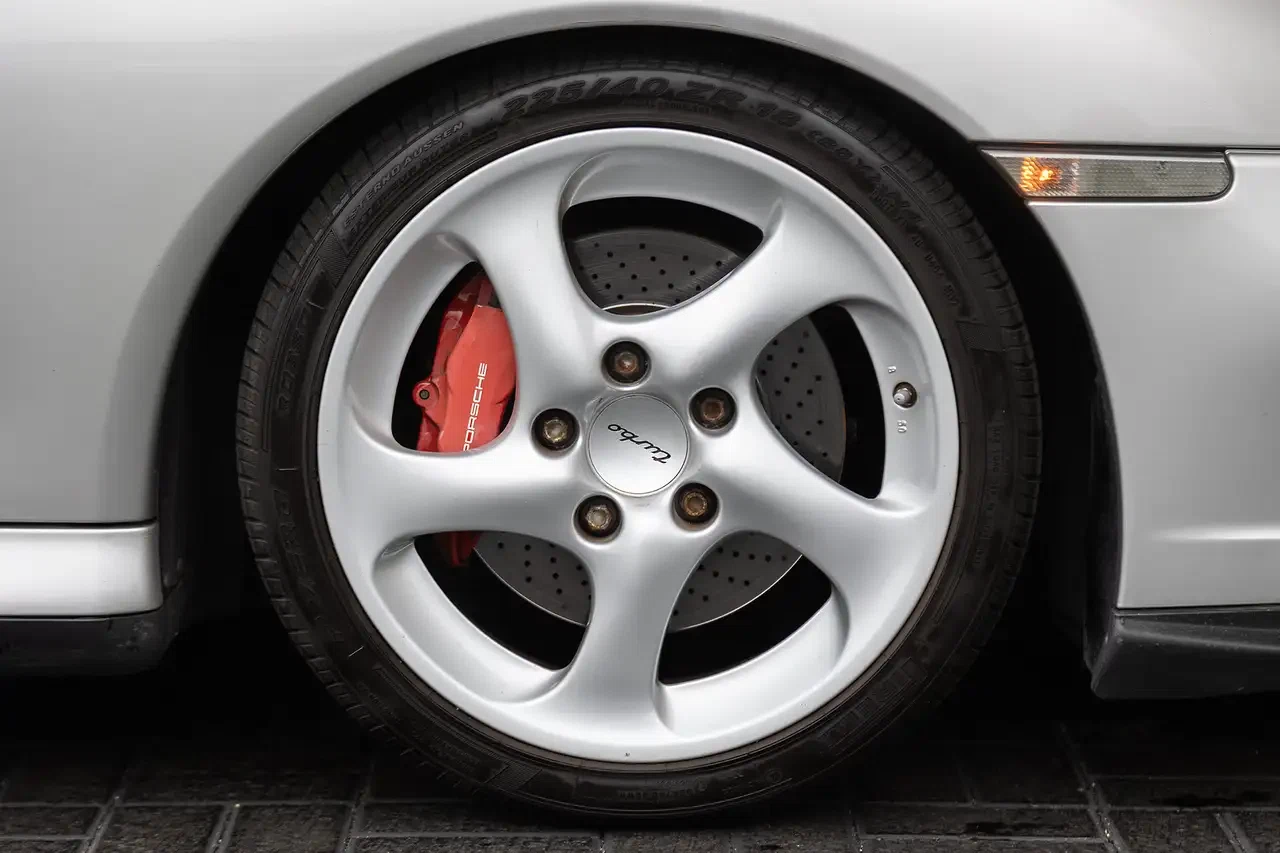 2001 Porsche 911 Turbo (996), 8/27