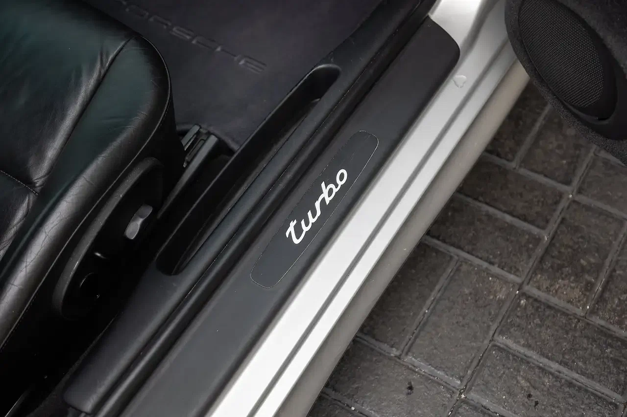 2001 Porsche 911 Turbo (996), 26/27