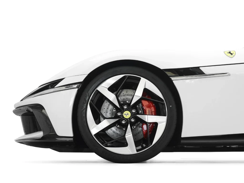 2026 Ferrari 12Cilindri, 6/10