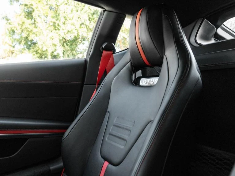 2026 Lotus Emira V6 SE, 15/20