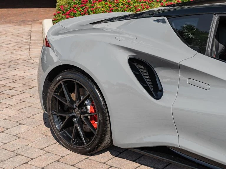 2026 Lotus Emira V6 SE, 16/20