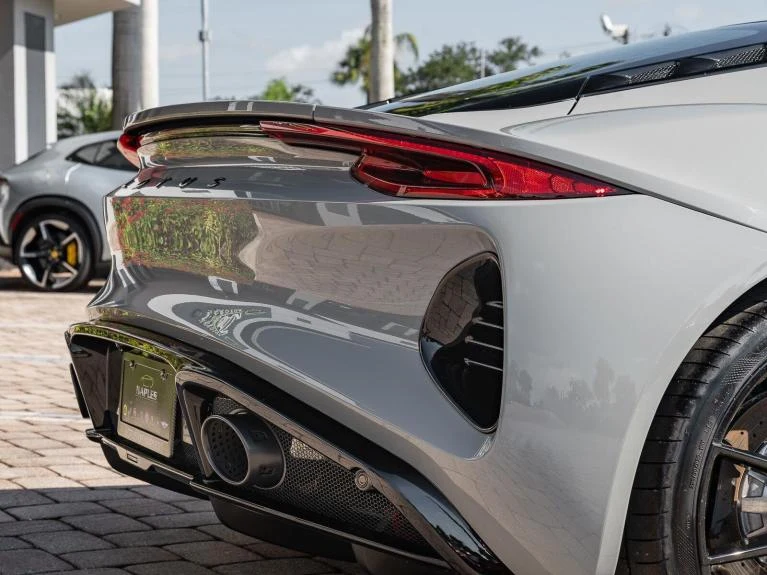 2026 Lotus Emira V6 SE, 18/20