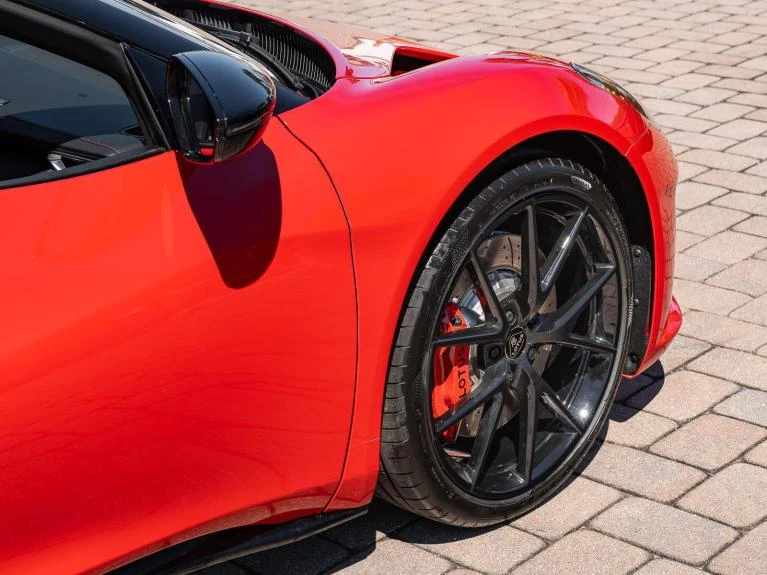 2026 Lotus Emira V6 SE, 14/20