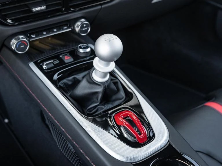 2026 Lotus Emira V6 SE, 17/20