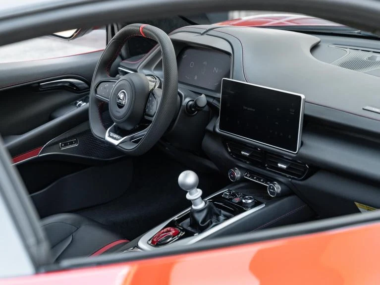 2026 Lotus Emira V6 SE, 19/20