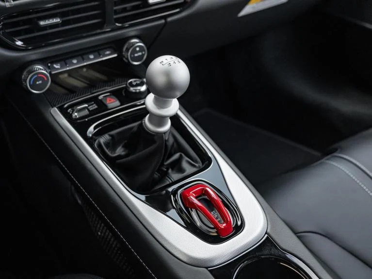 2026 Lotus Emira V6 SE, 13/20