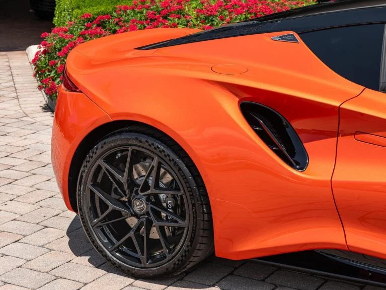 2026 Lotus Emira V6 SE, 16/20
