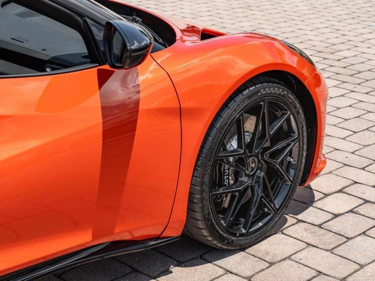 2026 Lotus Emira V6 SE, 18/20