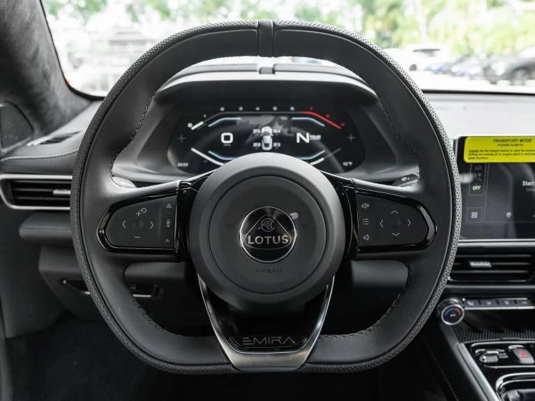 2026 Lotus Emira V6 SE, 19/20