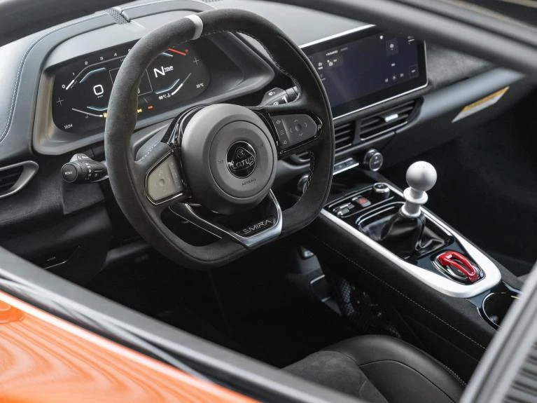 2026 Lotus Emira V6 SE, 19/20