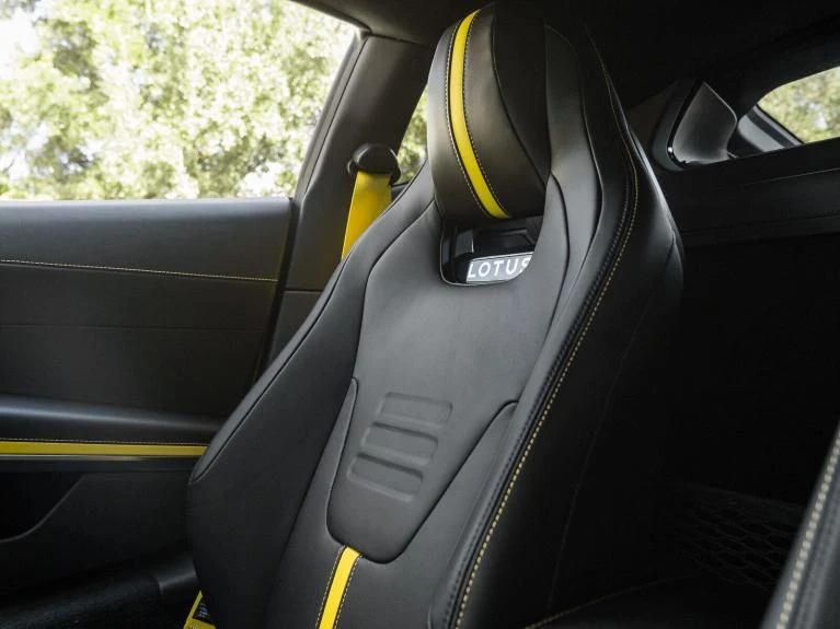 2026 Lotus Emira Turbo SE, 16/20