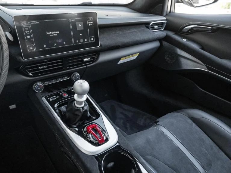 2026 Lotus Emira V6 SE, 13/20