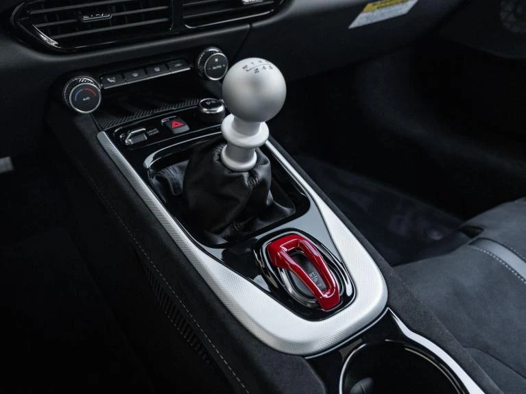 2026 Lotus Emira V6 SE, 15/20