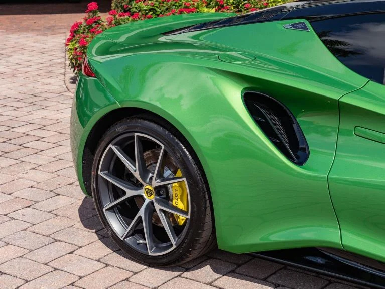 2026 Lotus Emira V6 SE, 16/20