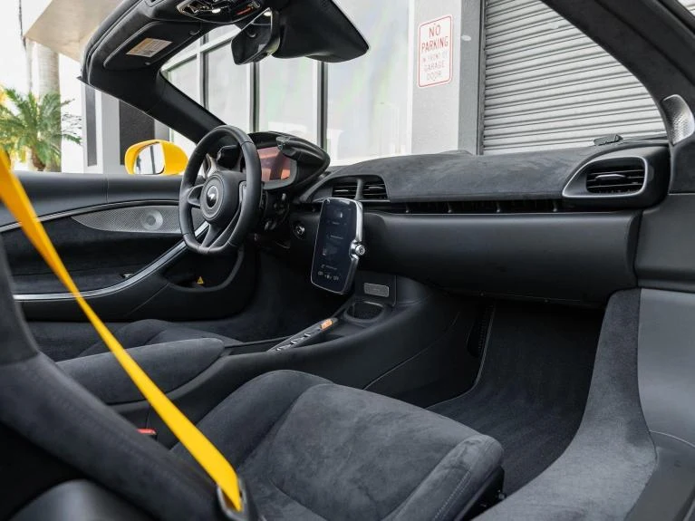 2025 McLaren Artura Spider TechLux, 2/20