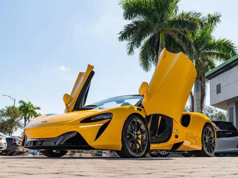 2025 McLaren Artura Spider TechLux, 20/20
