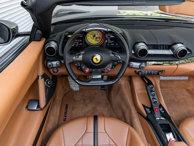 2022 Ferrari 812 GTS, 18/20