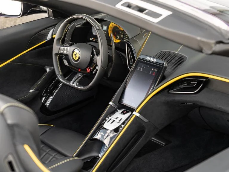 2025 Ferrari Roma Spider, 20/20