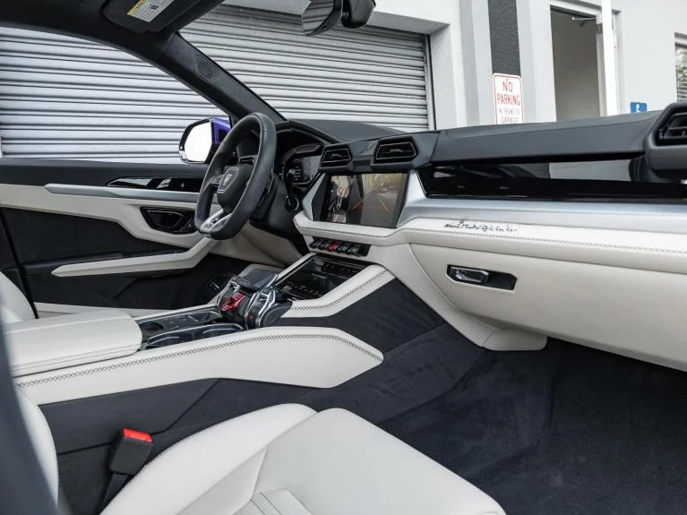 2025 Lamborghini Urus SE, 2/20