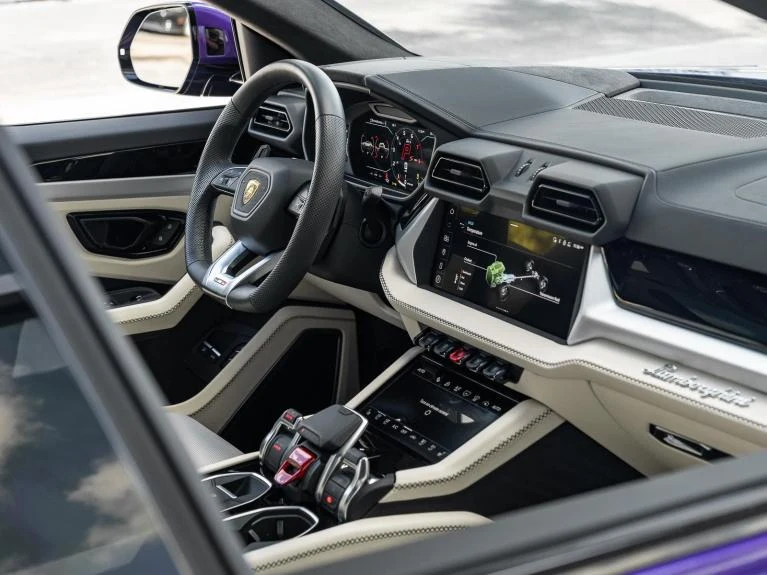 2025 Lamborghini Urus SE, 12/20