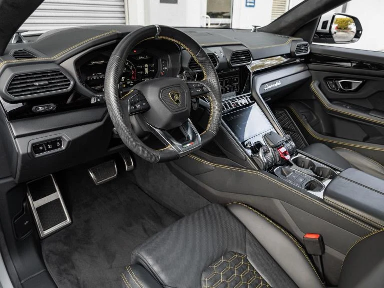 2022 Lamborghini Urus, 12/20